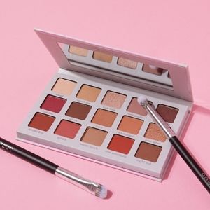 Beauty Creations Irresistible Eyeshadow Pallette